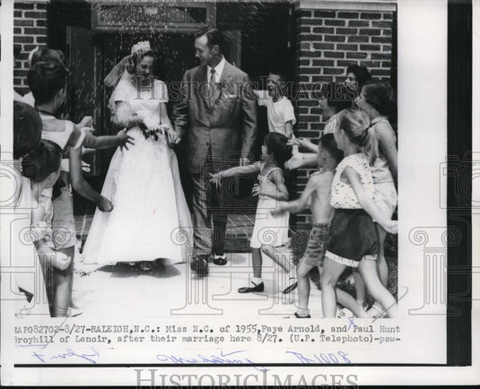 1956 Press Photo Great wishes for the married couple, F. Arnold and B. Lenoir - Historic Images