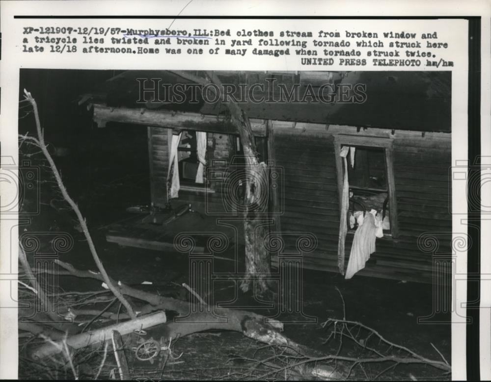 1958 Press Photo Damage taken from a tornado in Murphysboro, Illinois - Historic Images