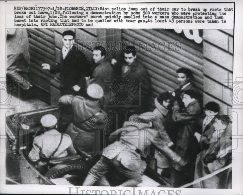 1959 Press Photo Florence Italy Riot Police break up riots - nec97973 - Historic Images