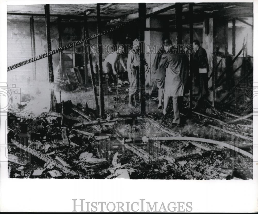 1969 Press Photo Vienna Fire destroys Canadian Embassy after explosion - Historic Images