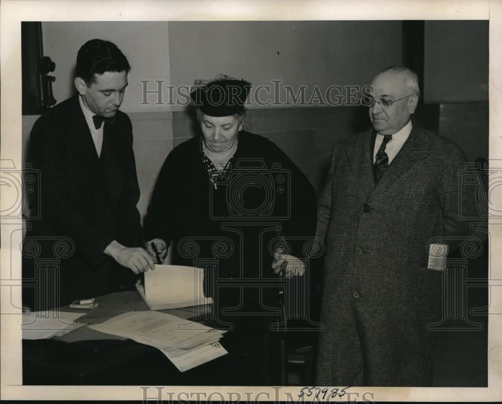 1940 Press Photo NYC David Stein, Mr &amp; Mrs Frank Scalise to bail son at court - Historic Images