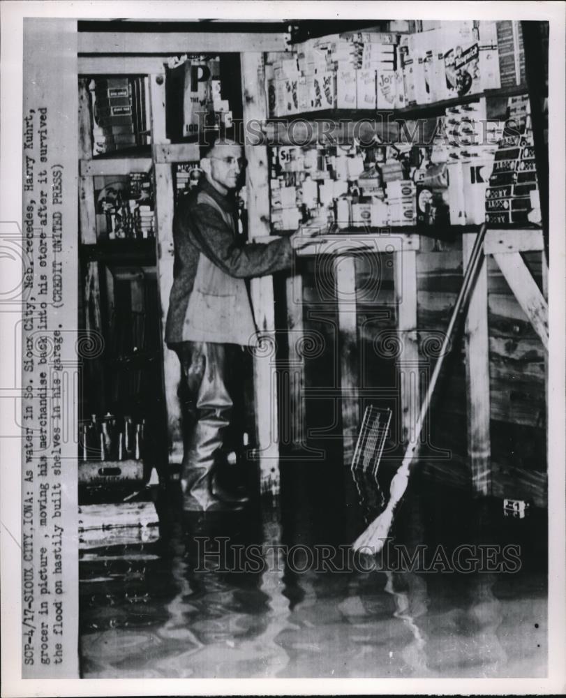 1952 Press Photo Harry Kuhrt cleans the store arfter surviving the flood - Historic Images