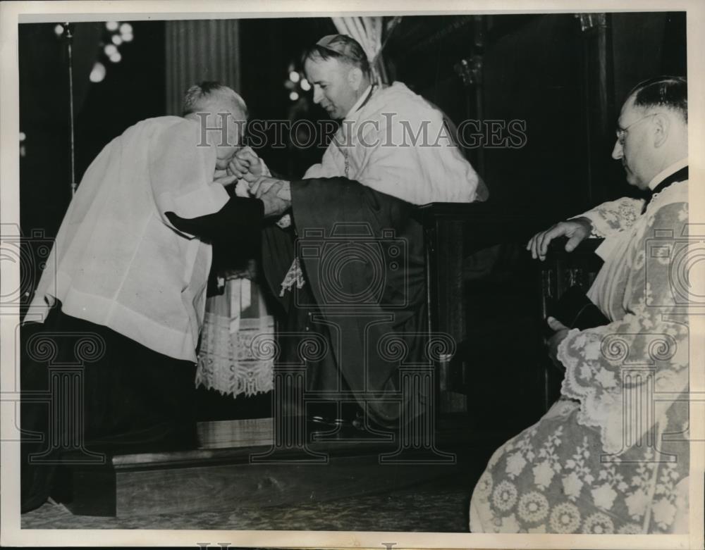 1937 Press Photo ceremony to install Paul Schultz as Bishop of Leavenworth, KS - Historic Images