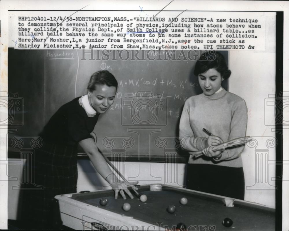 1958 Press Photo Northampton Mass Smith College Physics demo of billards - Historic Images