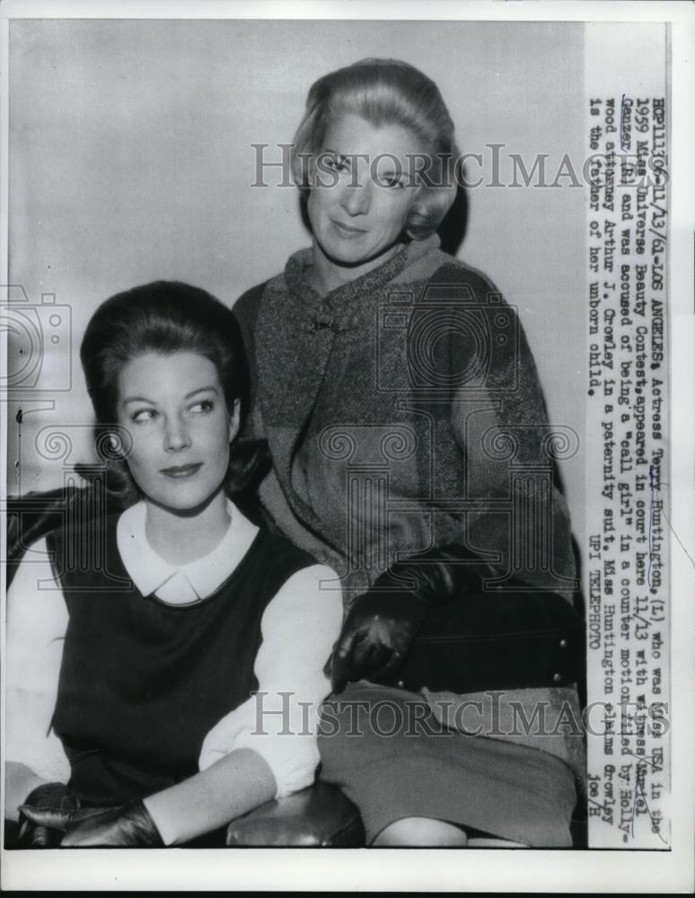 1961 Press Photo LA Calif Actress Terry Huntington &amp; witness Muriel Genzer - Historic Images