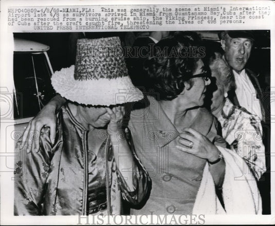 1966 Press Photo Survivors Arriving in Miami After Rescue From Viking Princess - Historic Images