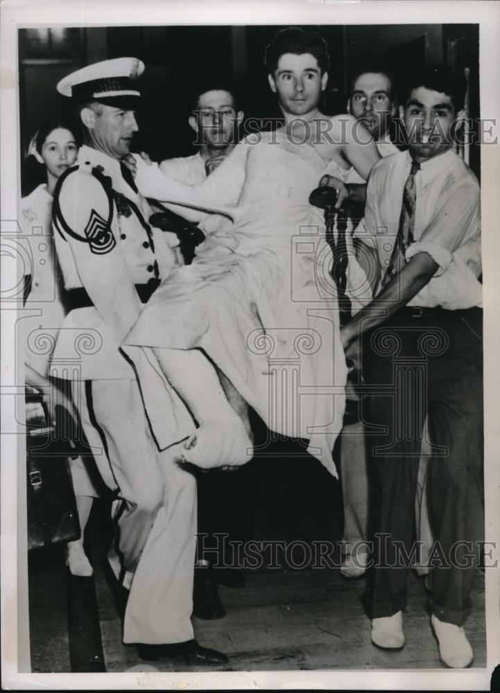 1938 Press Photo patient rescued, St. Joseph&#39;s Infirmary in Houston during fire - Historic Images