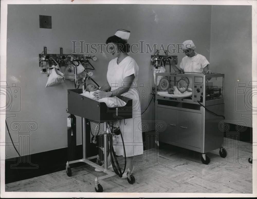 1956 Press Photo Baby at the Macdonald Home resuscitating unit with Nurse Carole - Historic Images