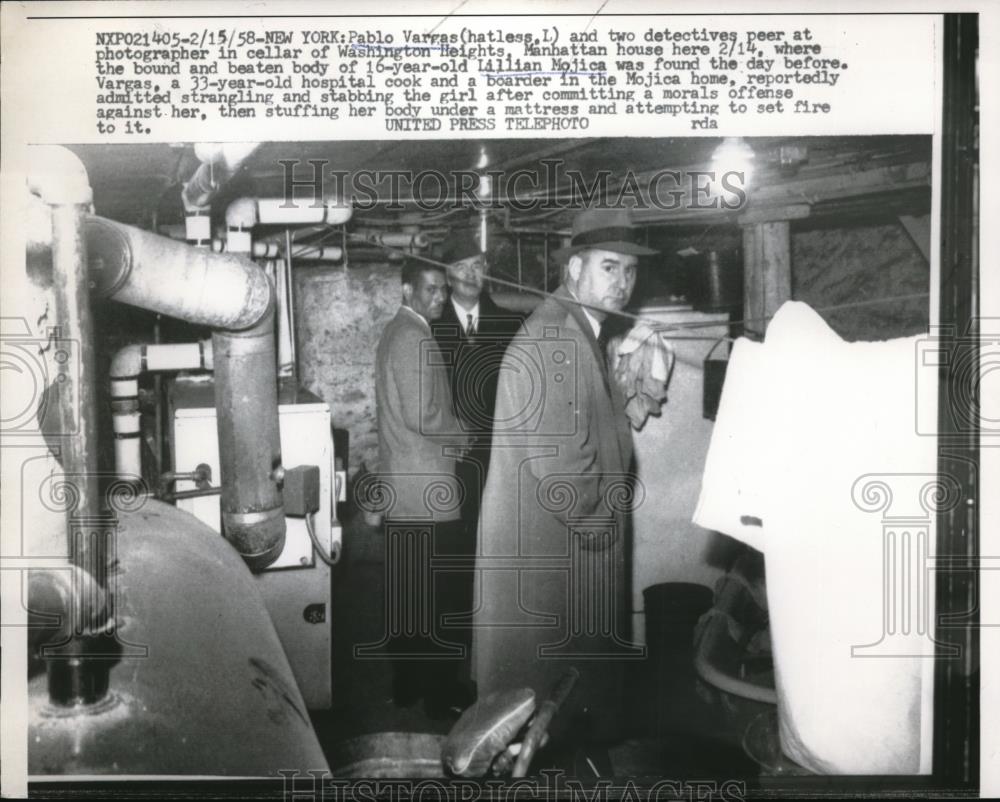 1958 Press Photo NYC Pablo Vargas &amp; police at scen of L Mojica murder - Historic Images