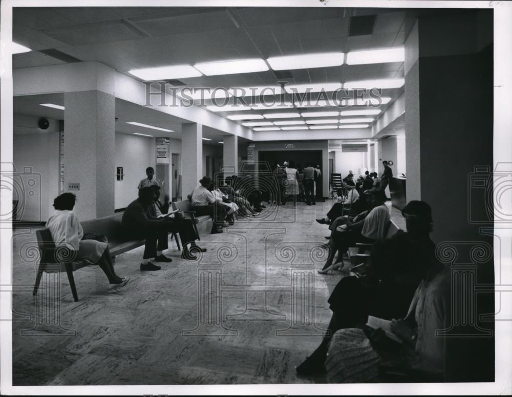 1962 Press Photo The Clinic lounge at Lakeside and Wearn Research building - Historic Images