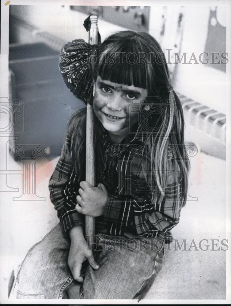 Press Photo Kelly Dean, 5, dressed as a hobo - Historic Images