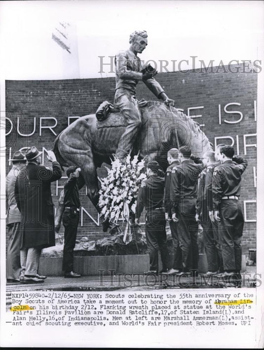 1965 Press Photo The American Boy Scouts take a moment to honor Abraham Lincoln - Historic Images