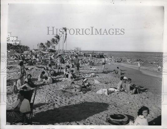 1947 Press Photo Miami Fla Sun drenched beach at Miami - Historic Images