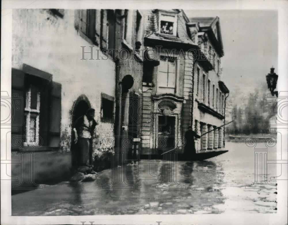 1948 Press Photo Neckar river overflowed in Heifelberg, Germany - Historic Images