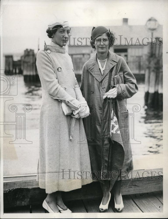 1933 Press Photo Mrs Oliver Jenning & Julia K Macy at crew races in Conn - Historic Images