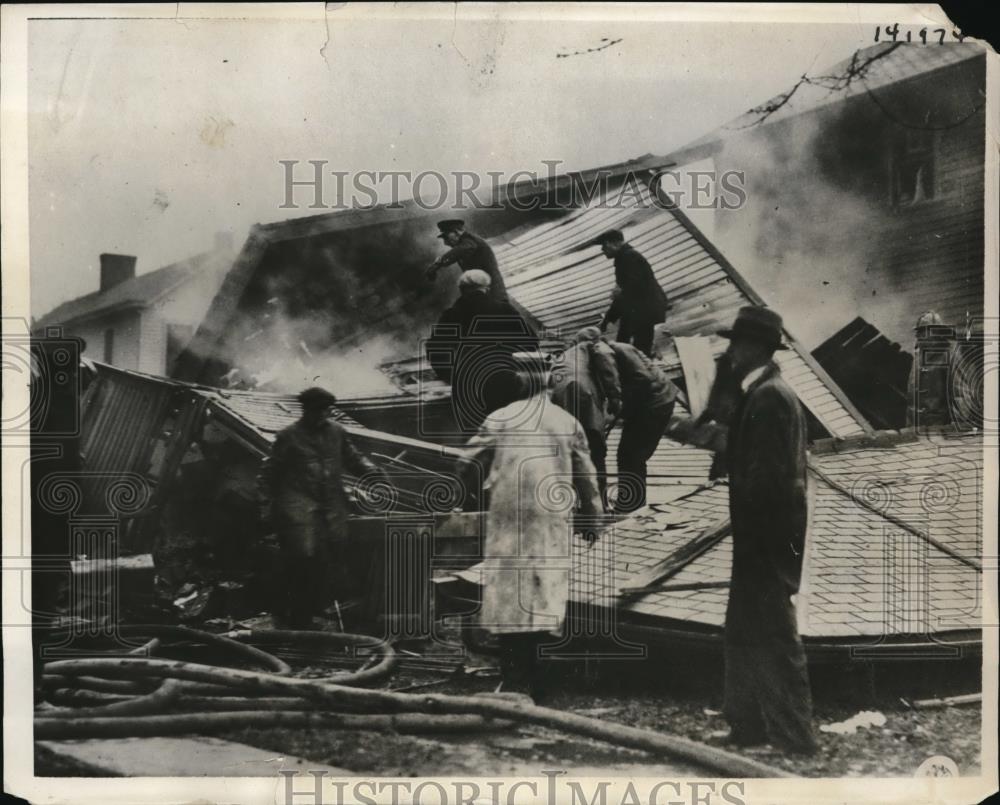 1931 Press Photo A Latonia Kentucky fire damaged houses and buildings - Historic Images