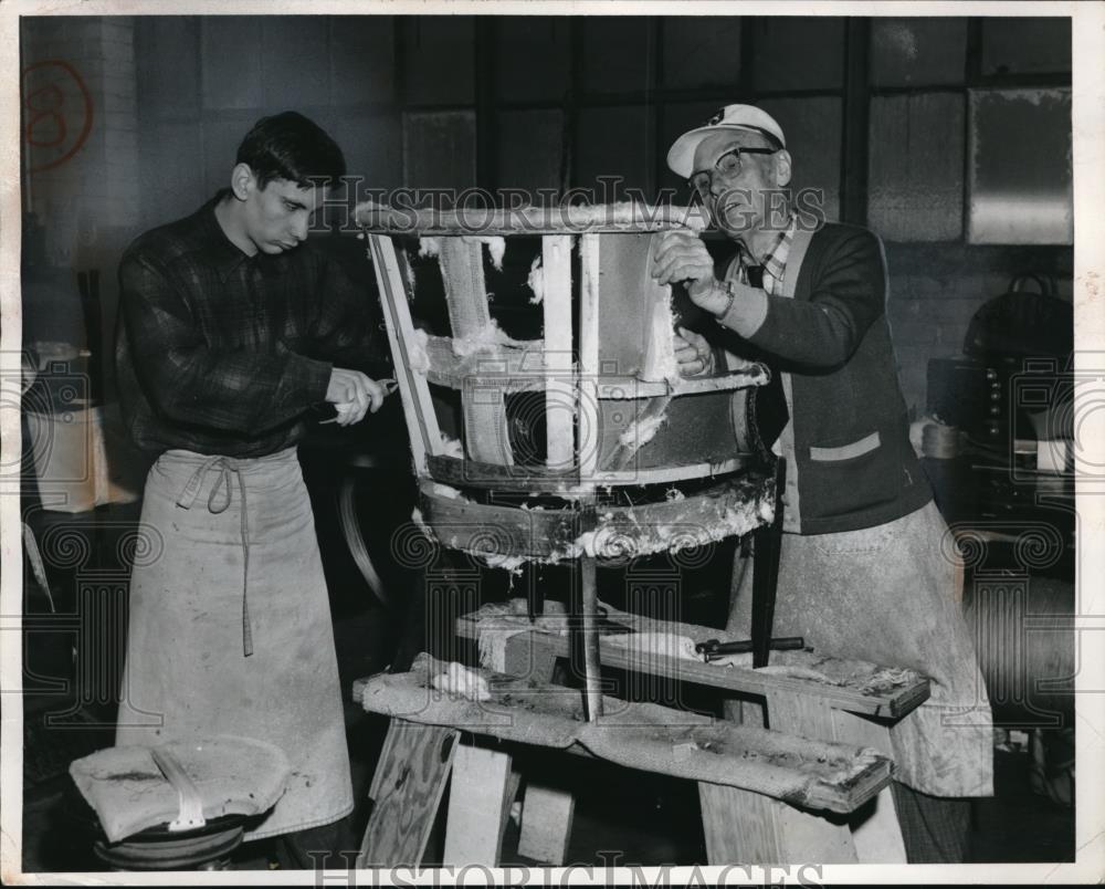 1959 Press Photo Goodwill Industries employees Daniel Usis and Bob Behm - Historic Images