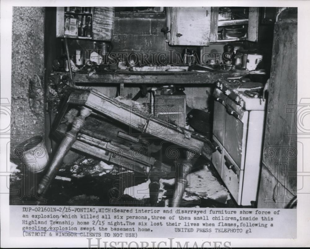 1955 Press Photo Pontiac MI Home gasoline explosion kills 6 - Historic Images