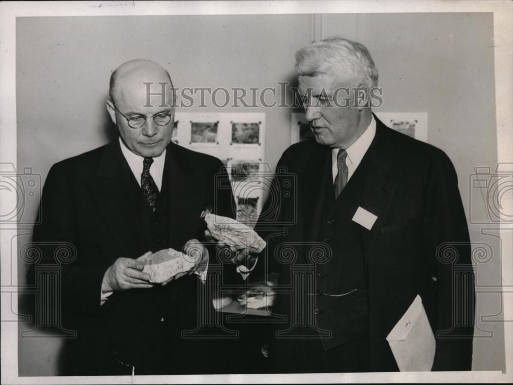1937 Press Photo Dr MM Leighton Ill geologist & Prof Geo F Kay Dean of Lib Arts - Historic Images