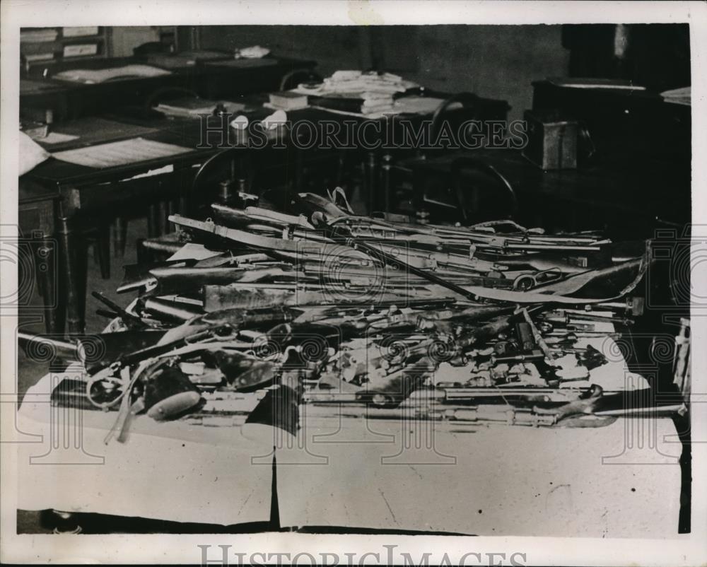 1934 Press Photo Communist arsenal uncovered in Paris by police raid - Historic Images
