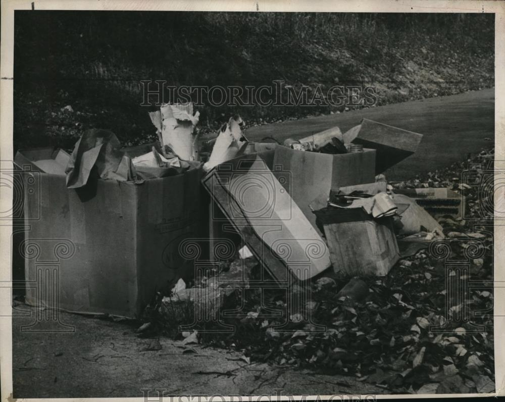 1942 Press Photo Uncollected garbage - Historic Images