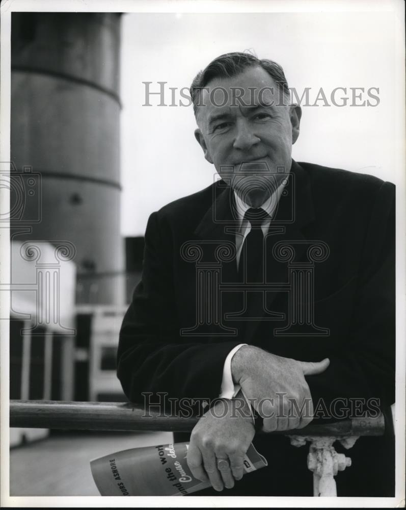 1962 Press Photo William Harris is a lecturer at the American Express Company - Historic Images