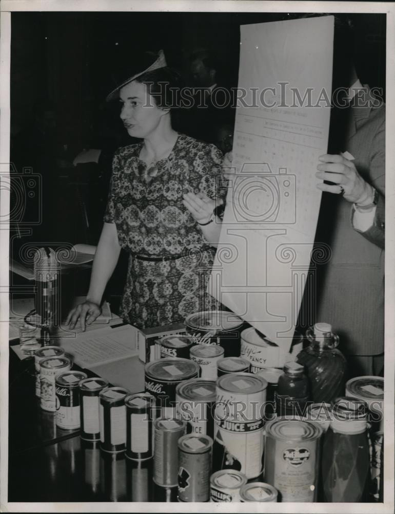 1939 Press Photo Consumers Expert Dr Ruth W Ayres Protests Deceptive Can Sizes - Historic Images