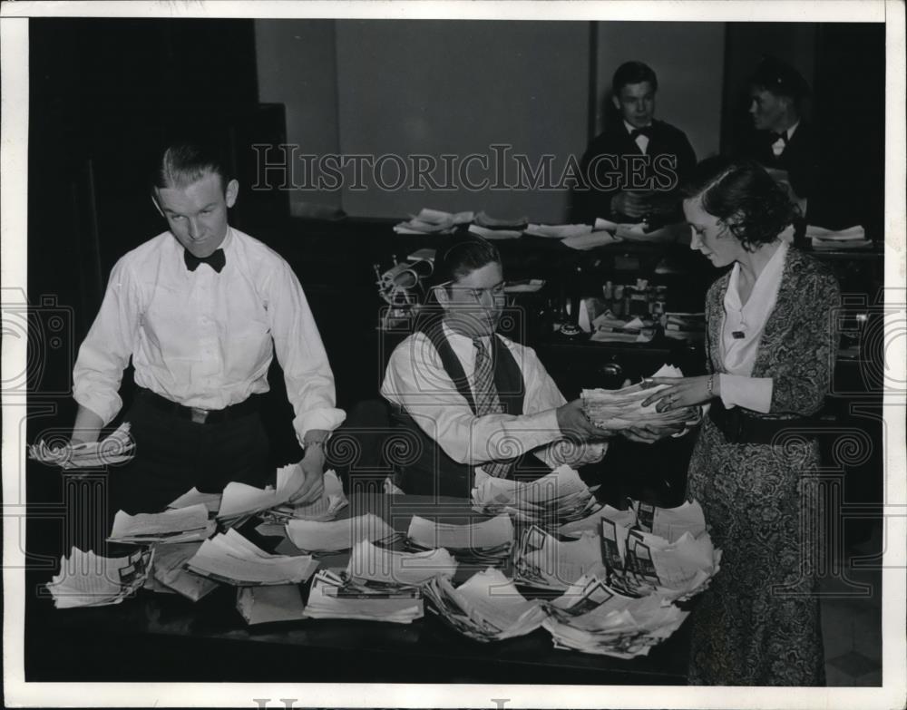 1935 Press Photo Letters to Senators about the U. S. entering the World Court. - Historic Images