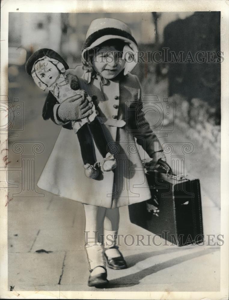 1937 Press Photo Hendon England France Maestie leaves for trip to NYC - Historic Images