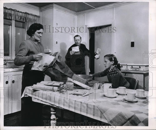 1954 Press Photo "One Girl School" Family opens mail - Historic Images