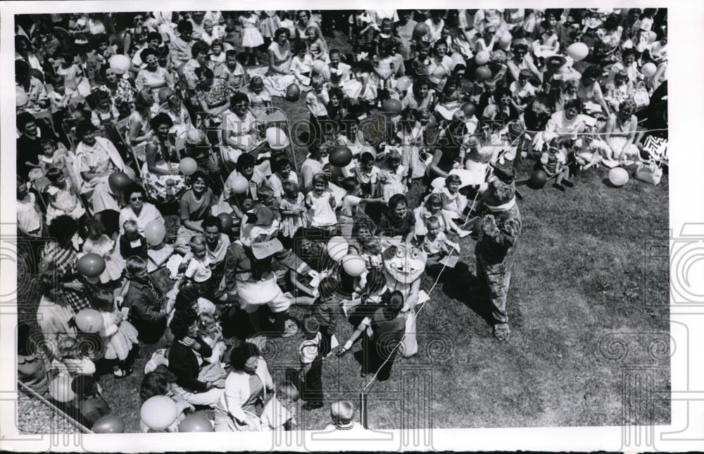 1962 Press Photo Euclid- Glenville Hosp birthday party for 4 yrs old - Historic Images