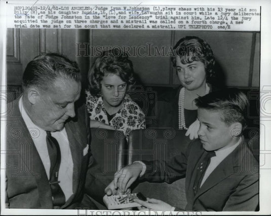1961 Press Photo Judge Lynn Johnston,son Billy, daughter Bonnie & wife LaVaughn - Historic Images
