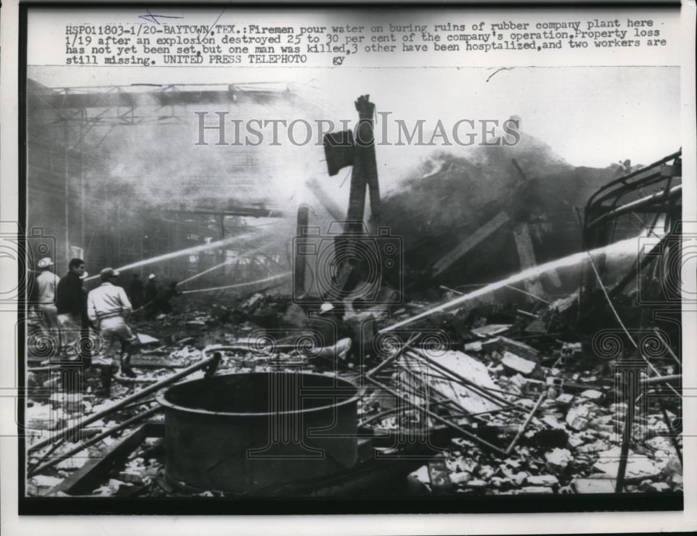 1958 Press Photo Huge damages to a rubber company plant fire blasts - Historic Images