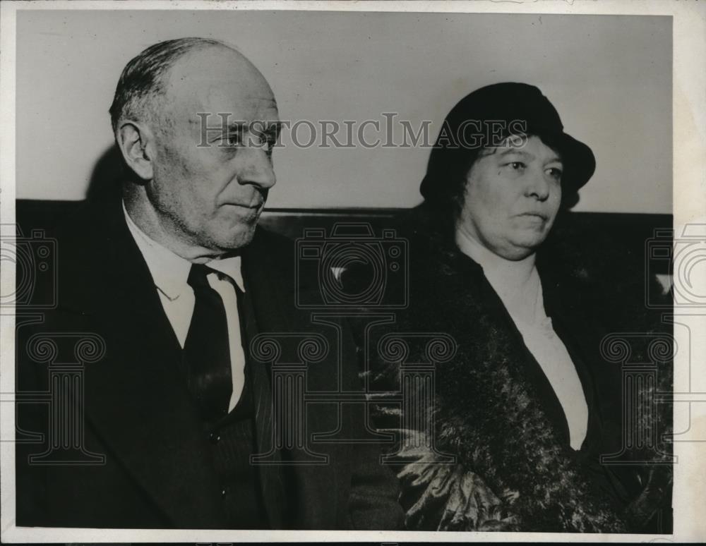 1932 Press Photo John &amp; Mary Casteel in Court room for the trial of Joyce Morgan - Historic Images