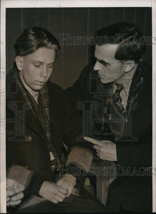 1938 Press Photo Chicago Theo Danielson Jr question by police in mom's murder - Historic Images