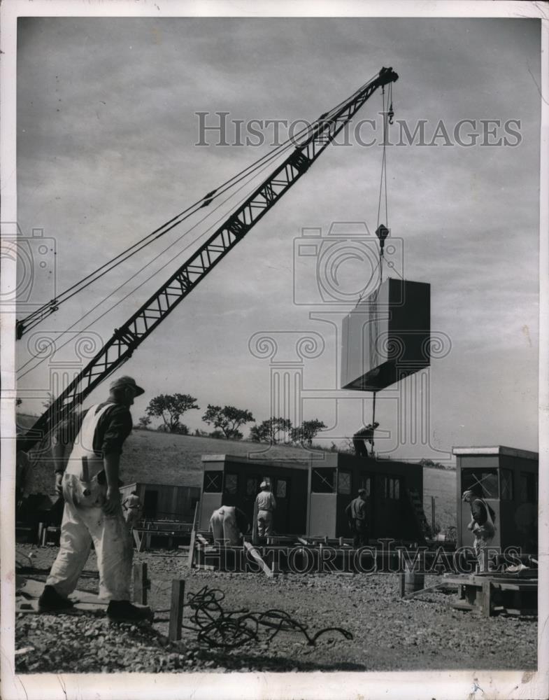 1950 Press Photo Workmen working on the new Pennsylvania Turnpike Extension. - Historic Images