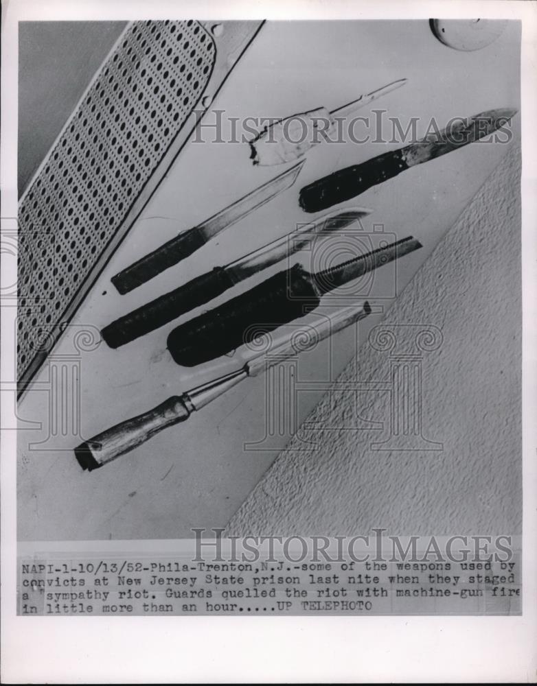 1952 Press Photo Trenton NJ weapons confiscated from prison inmates - Historic Images