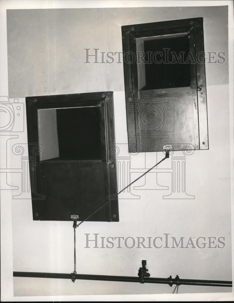 1955 Press Photo Best Daniels Inc Fire Shutters - Historic Images