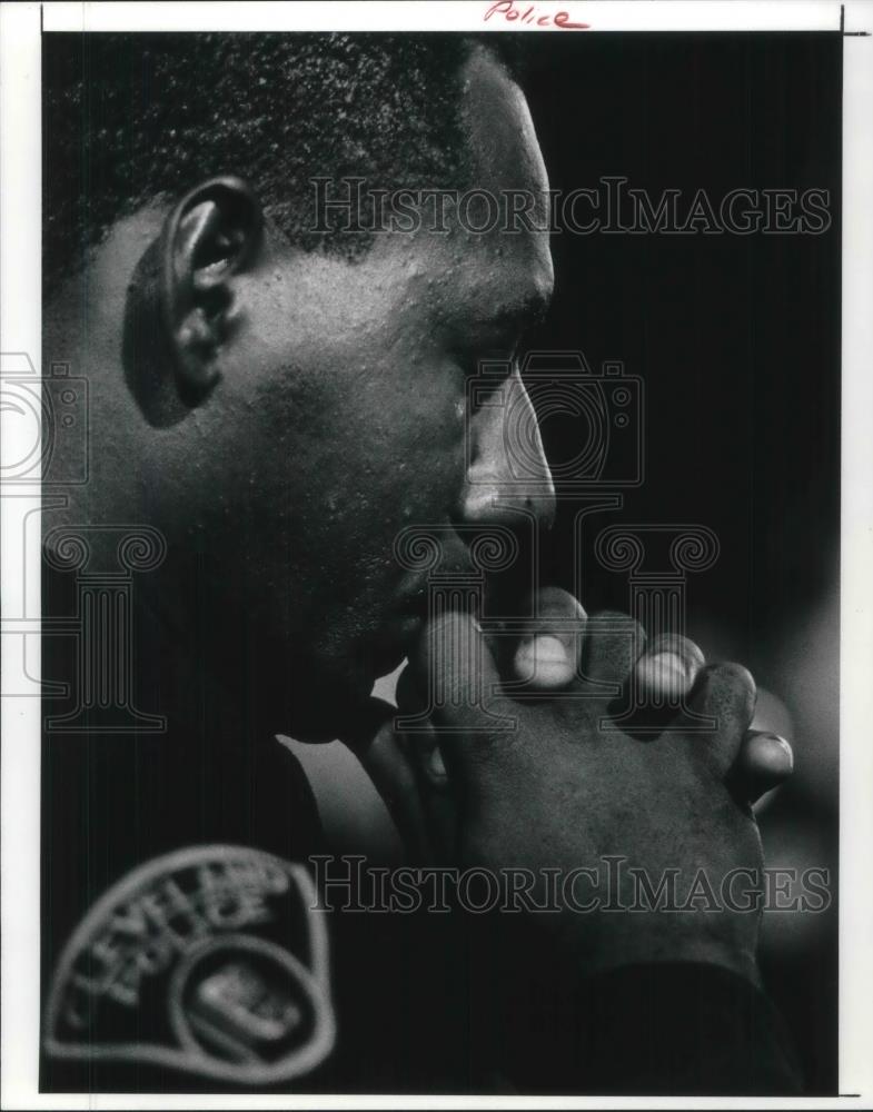 1991 Press Photo Samuel L. Anderson listens to commencement speech - Historic Images