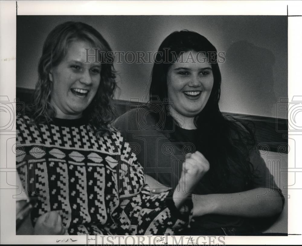 1991 Press Photo Jaime Butler and Aimee Coe to play at Chardon Middle School - Historic Images