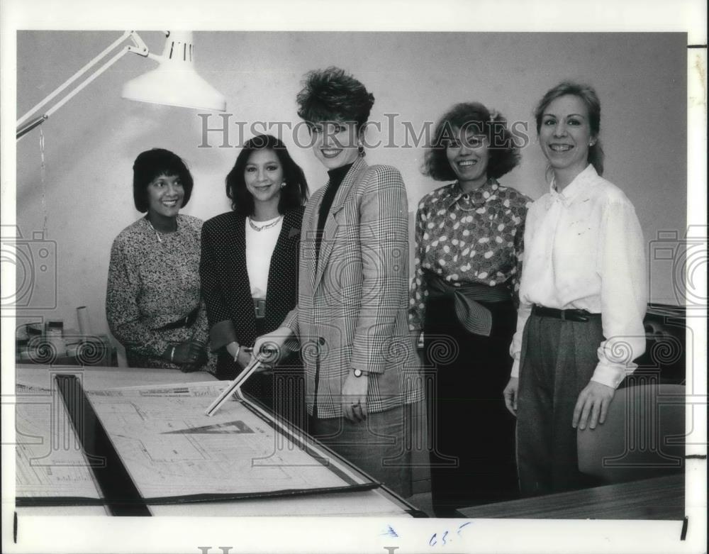 1990 Press Photo Barbara Grundy, Dulce Dornates, Jacqueline V. Akins, Aronova - Historic Images