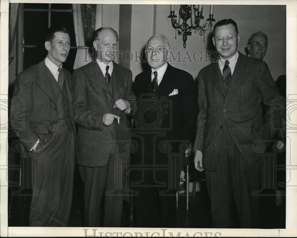 1942 Press Photo Cleveland Ohio Lakeside H Unit of Base Hospital, Dr H Sykes - Historic Images