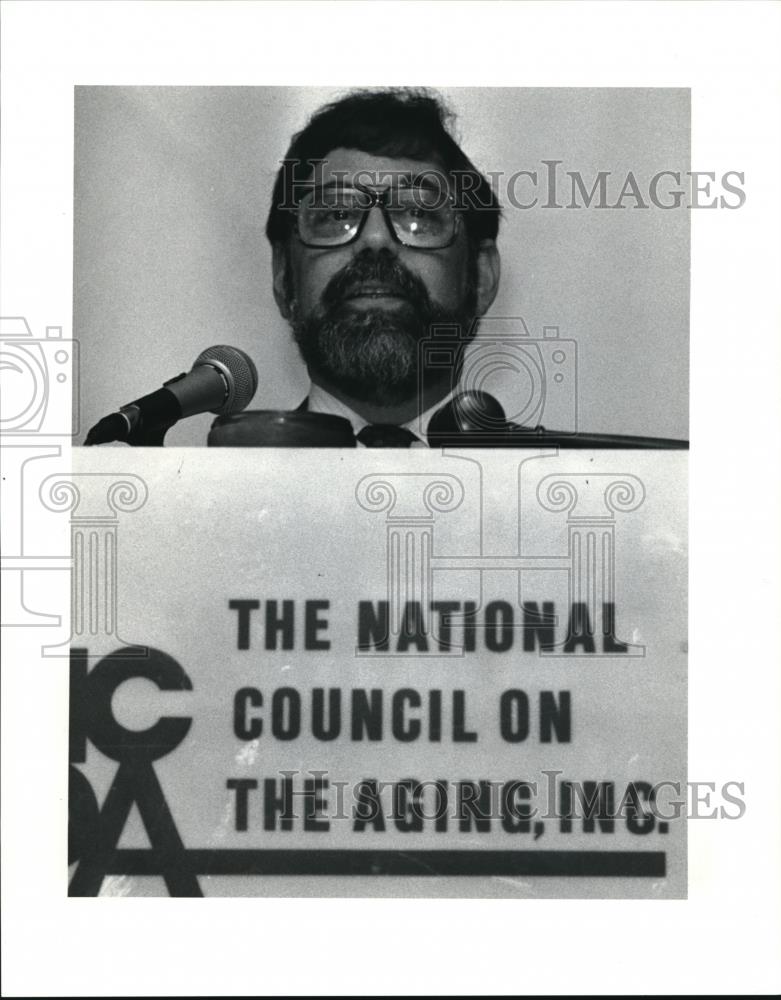 1990 Press Photo Neal E Cutler one of speakers at Beachwood Marriott - Historic Images