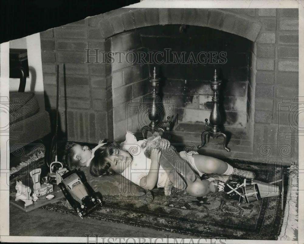 1932 Press Photo Brooklyn NY Arthur Tarlow waits for Santa - Historic Images