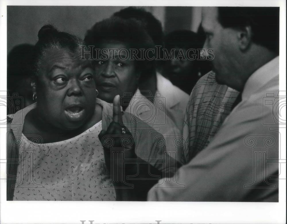 1990 Press Photo Emma Baird &amp; City Service Dir Anthony DiPietro - Historic Images