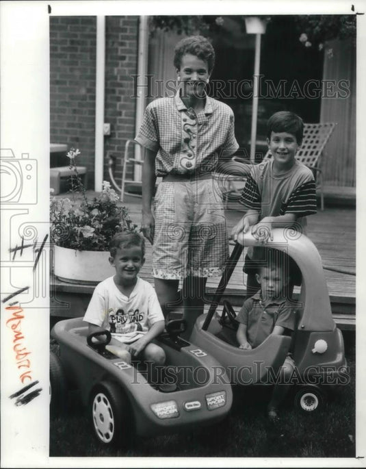 1991 Press Photo Abby Abeson And Sons - cva02521 - Historic Images