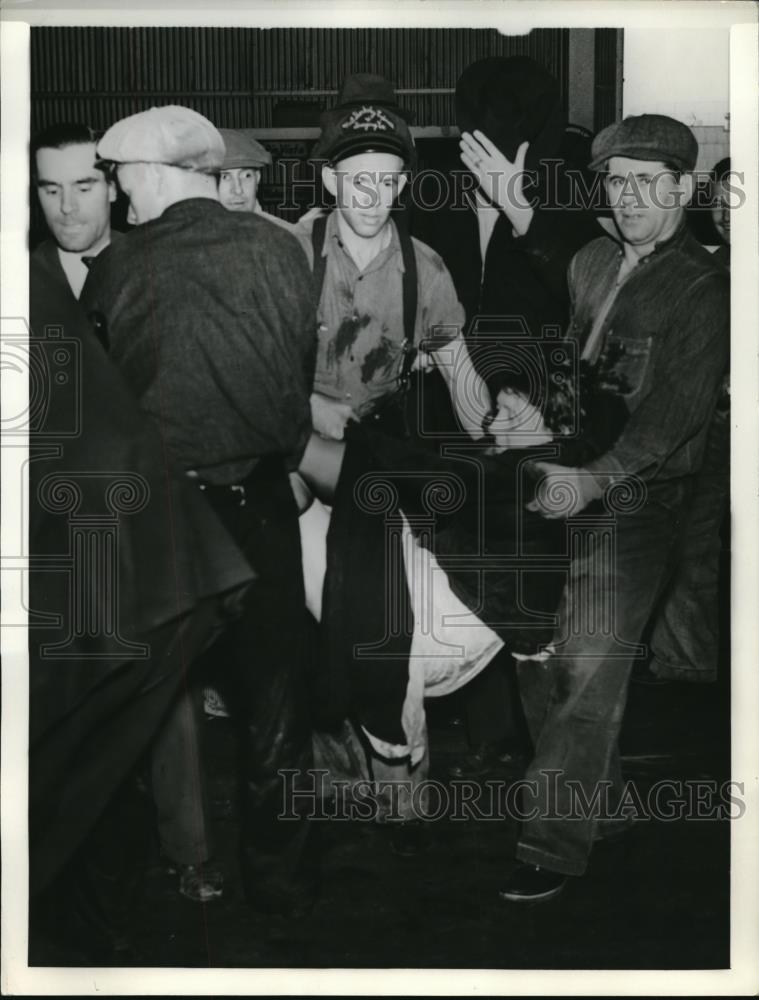 1938 Press Photo Alameda Calif after warning spectators to not rescue her - Historic Images