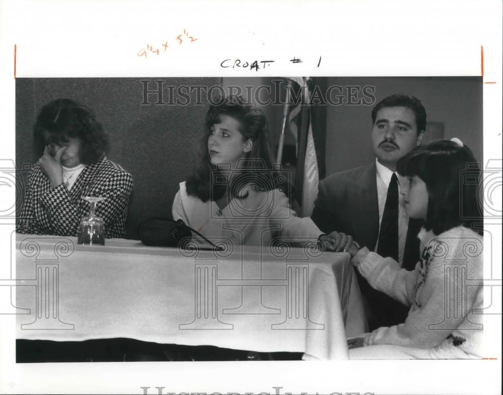 1991 Press Photo Milca Brkic, Daughters Diana & Catherine, Nephew Eddie, Croatia - Historic Images
