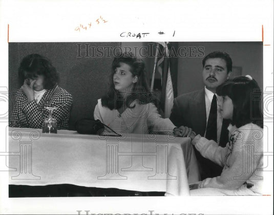 1991 Press Photo Milca Brkic, Daughters Diana & Catherine, Nephew Eddie, Croatia - Historic Images