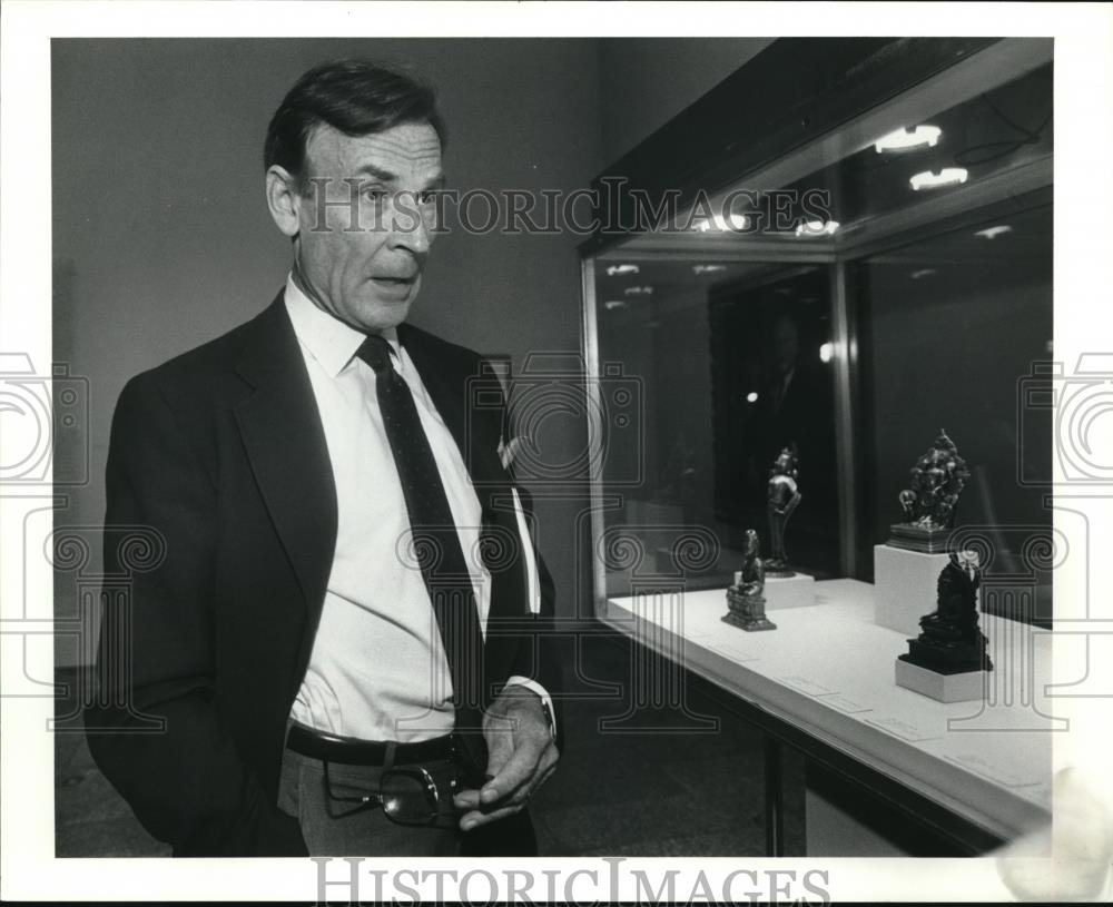 1990 Press Photo Stan Czuma Curator - cva08629 - Historic Images